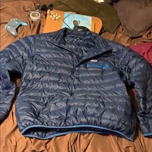 Tear inside right sleeve. Do not want to sell